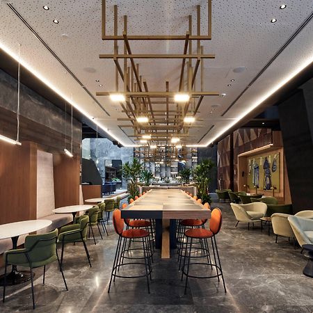 Pullman Lima Miraflores Bagian luar foto The lounge at Istanbul Ataturk Airport