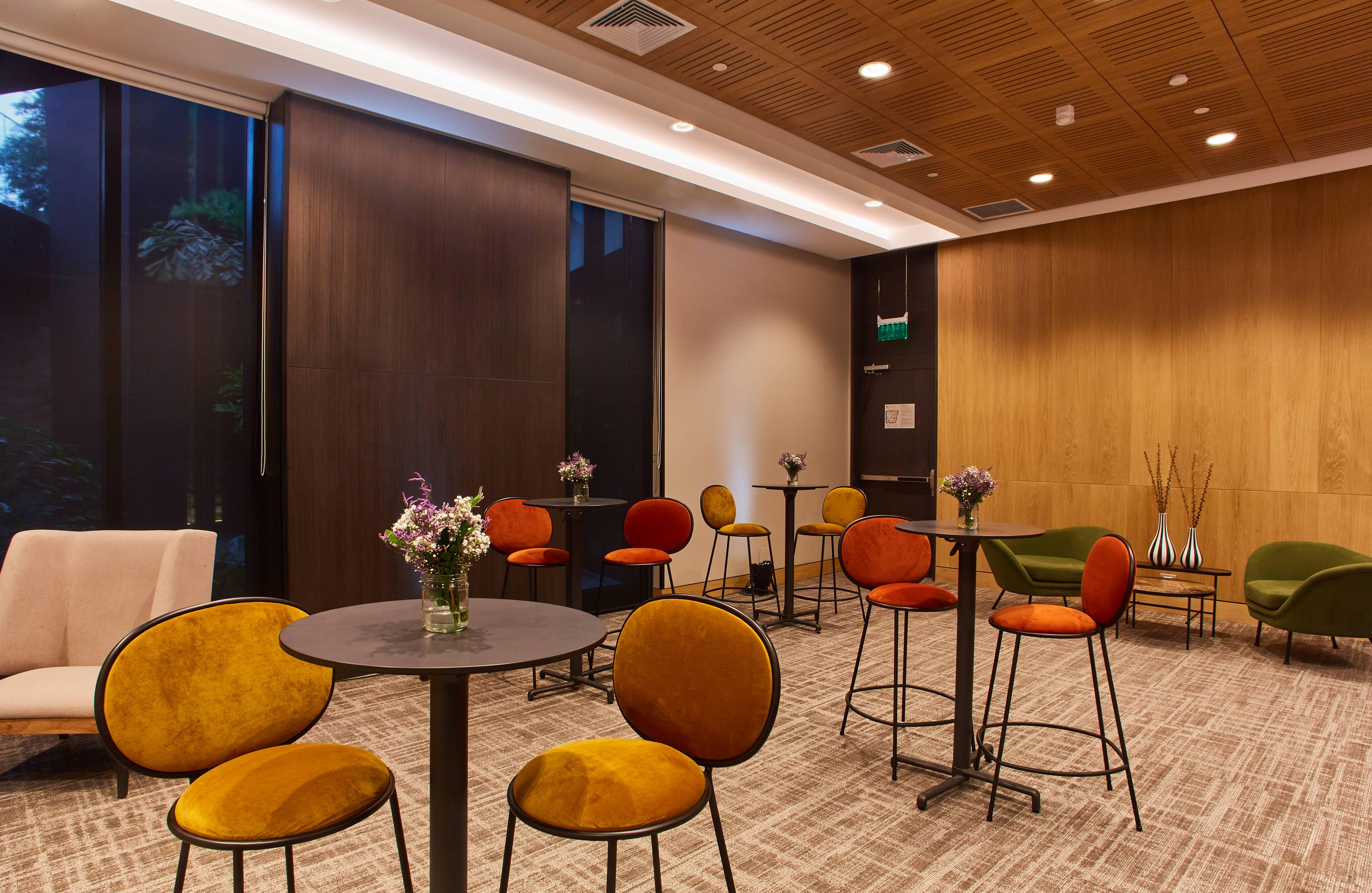 Pullman Lima Miraflores Bagian luar foto The lounge at the airport