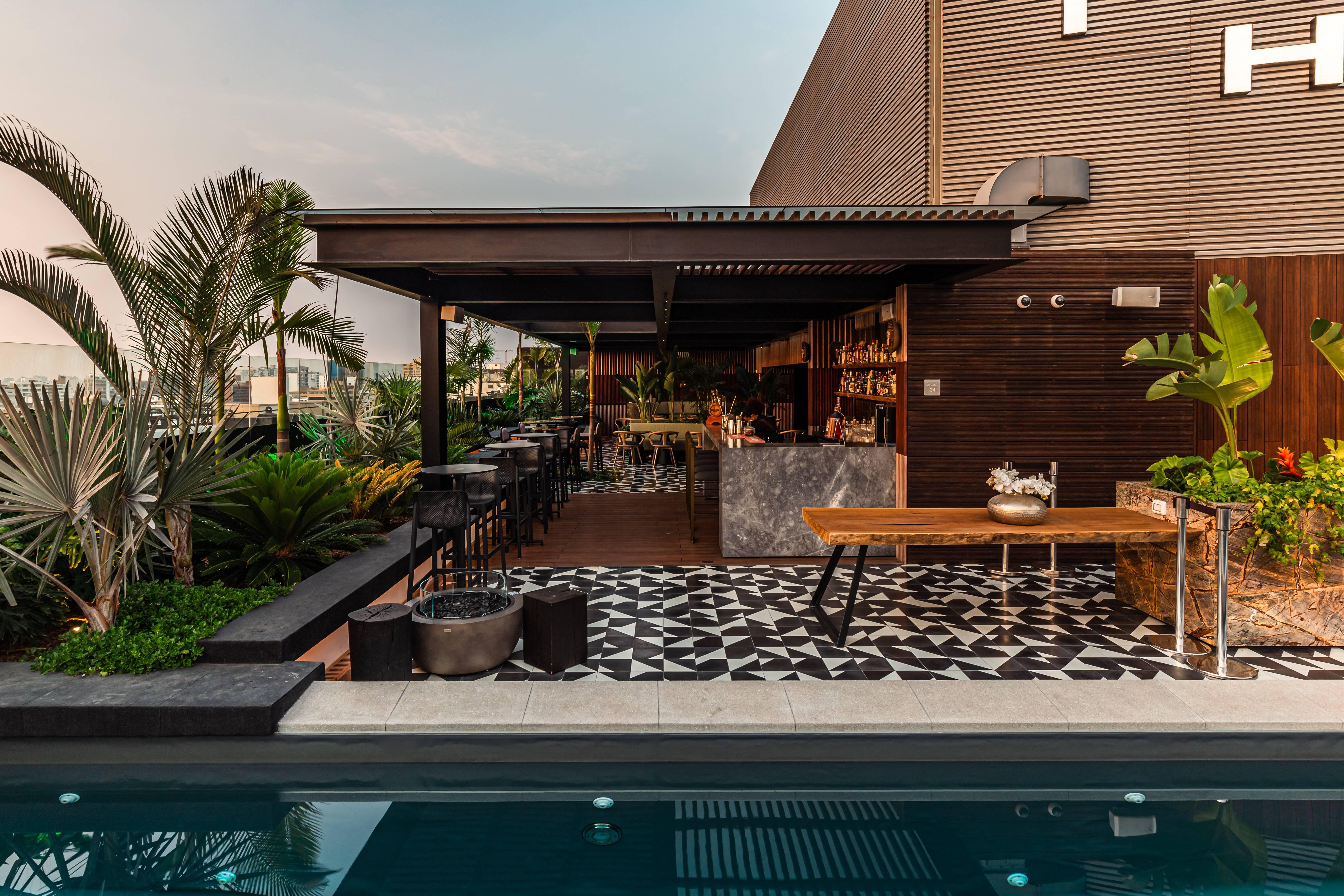 Pullman Lima Miraflores Bagian luar foto The rooftop bar at the hotel