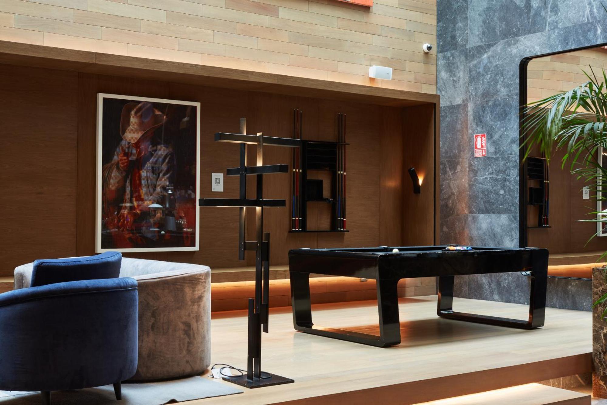 Pullman Lima Miraflores Bagian luar foto A pool table at the hotel