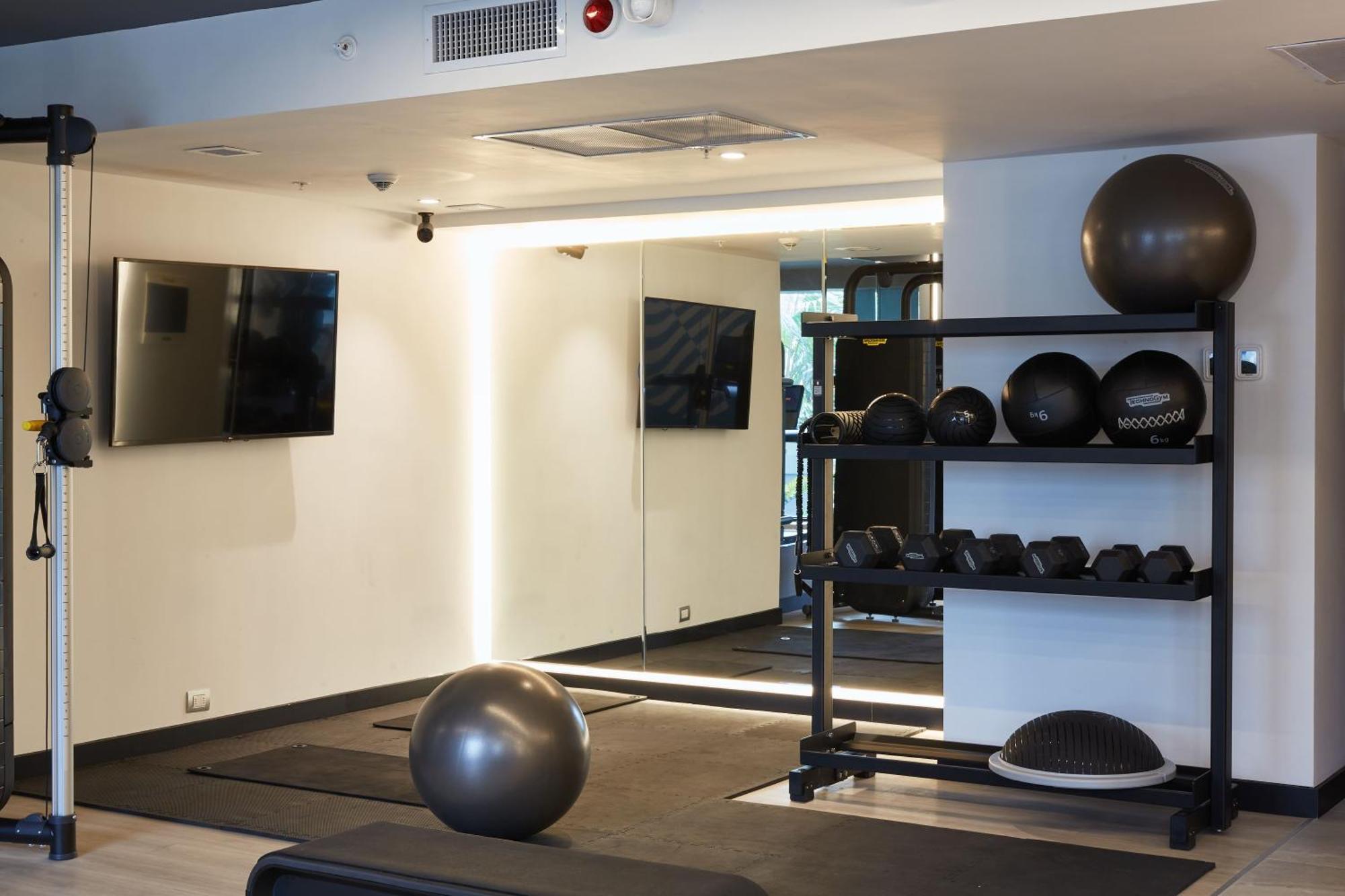 Pullman Lima Miraflores Bagian luar foto The gym at the hotel