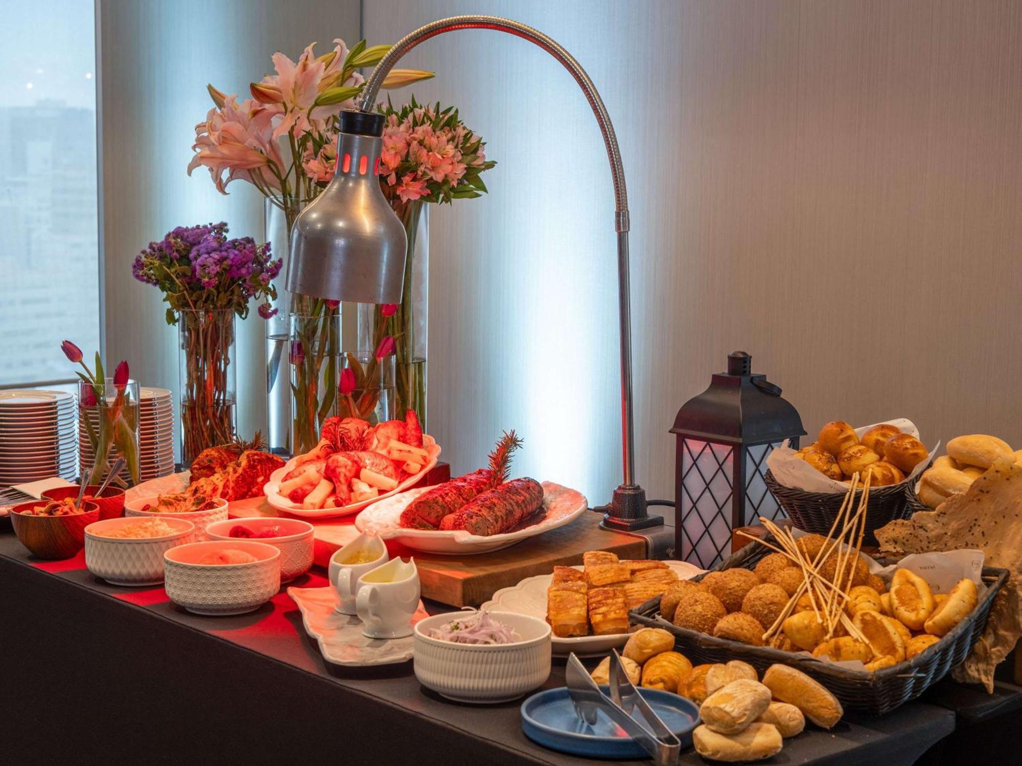 Pullman Lima Miraflores Bagian luar foto A chafing dish