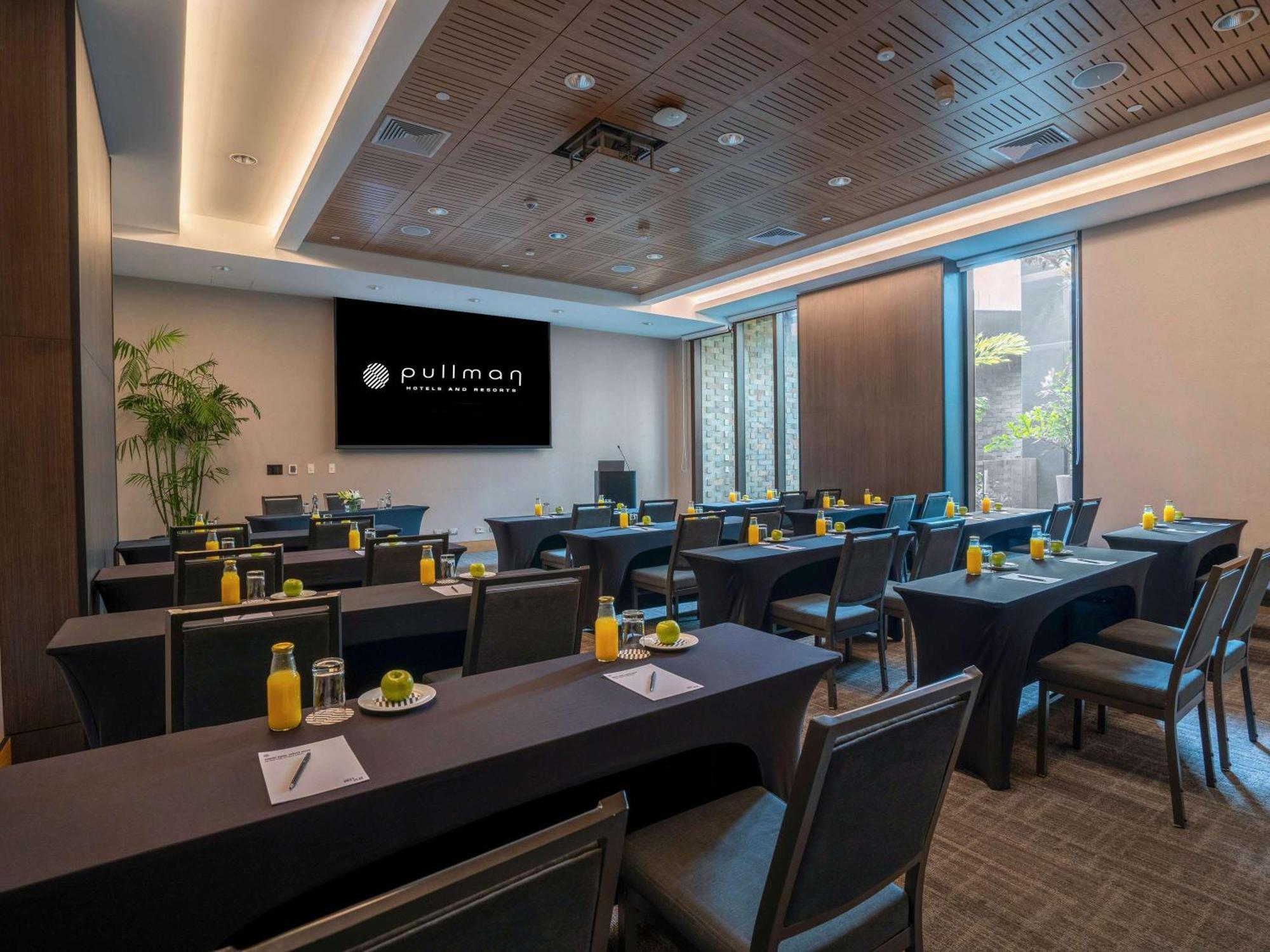 Pullman Lima Miraflores Bagian luar foto The meeting room at Pullman Tokyo Bay