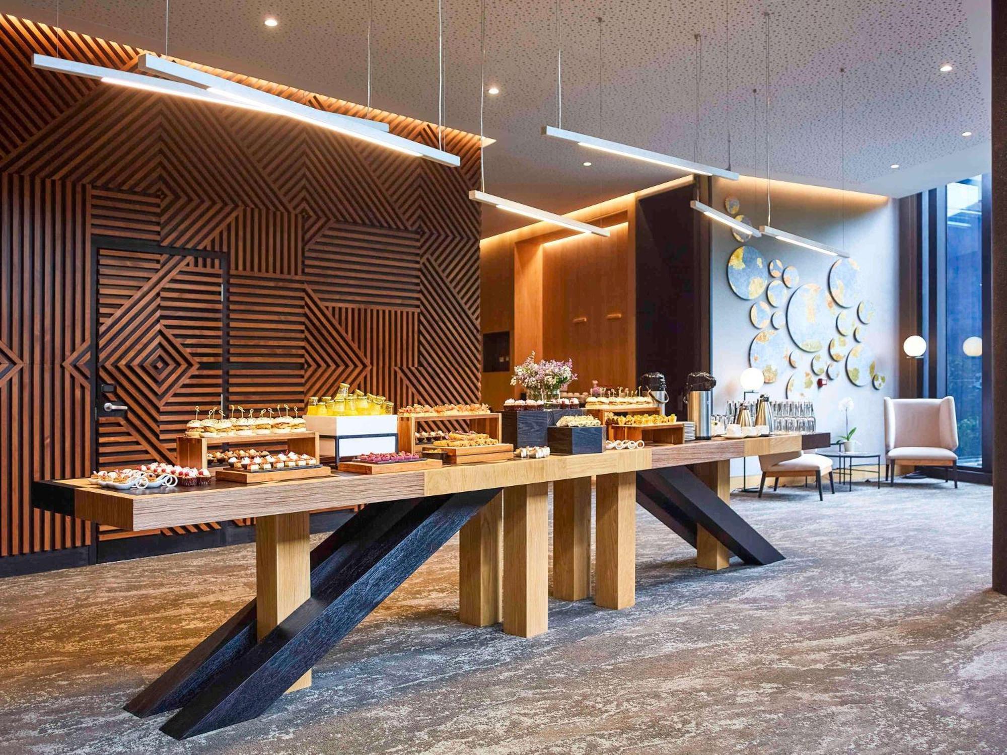 Pullman Lima Miraflores Bagian luar foto The lobby of the hotel